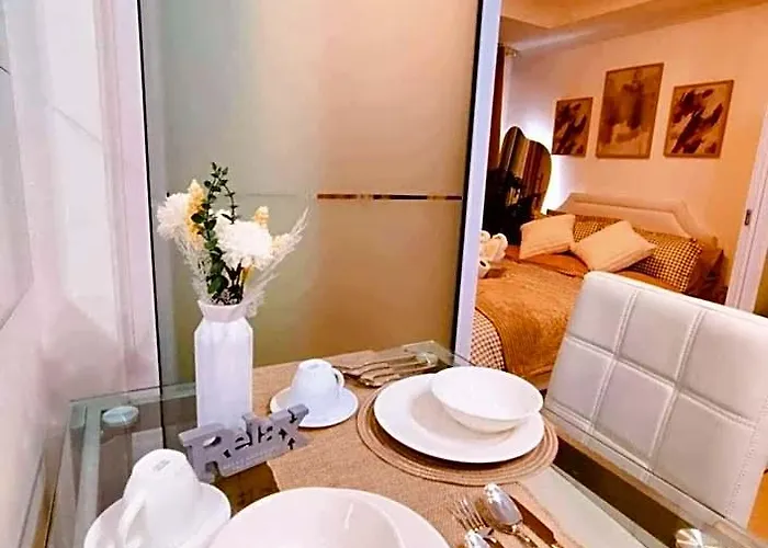 Azure Staycation By Oveecation Hotel