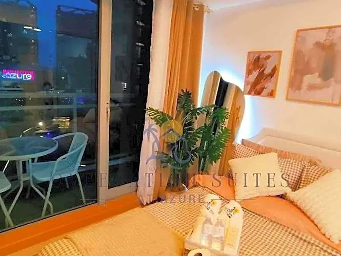 Azure Staycation By Oveecation Hotel *